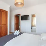 Hostwise - Spacious & Sunny Flat -