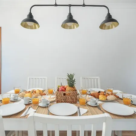 Lägenhet Hostwise - Spacious & Sunny Flat -