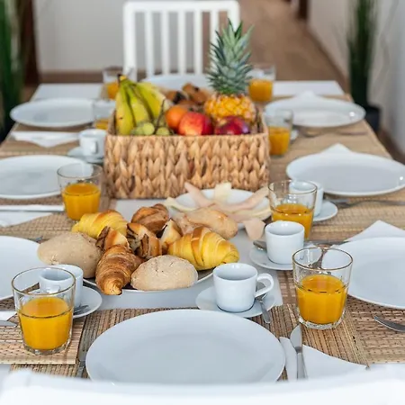 Hostwise - Spacious & Sunny Flat -